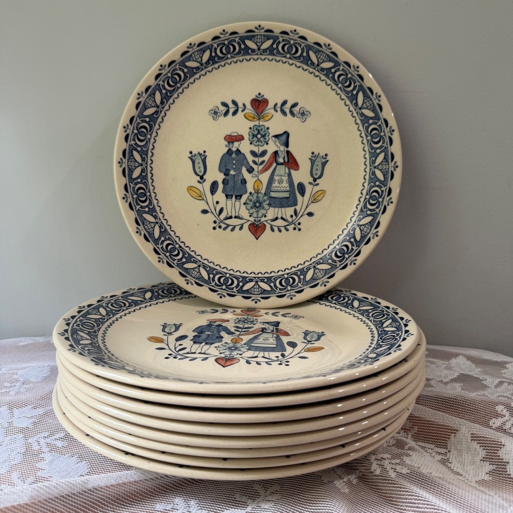 Johnson Brothers Hearts & Flowers Plates 8pc Cream Blue Excellent Folk Art 10in